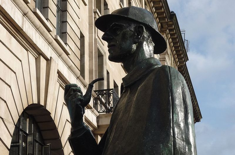 Arthur Conan Doyle : Un précurseur de la littérature policière.